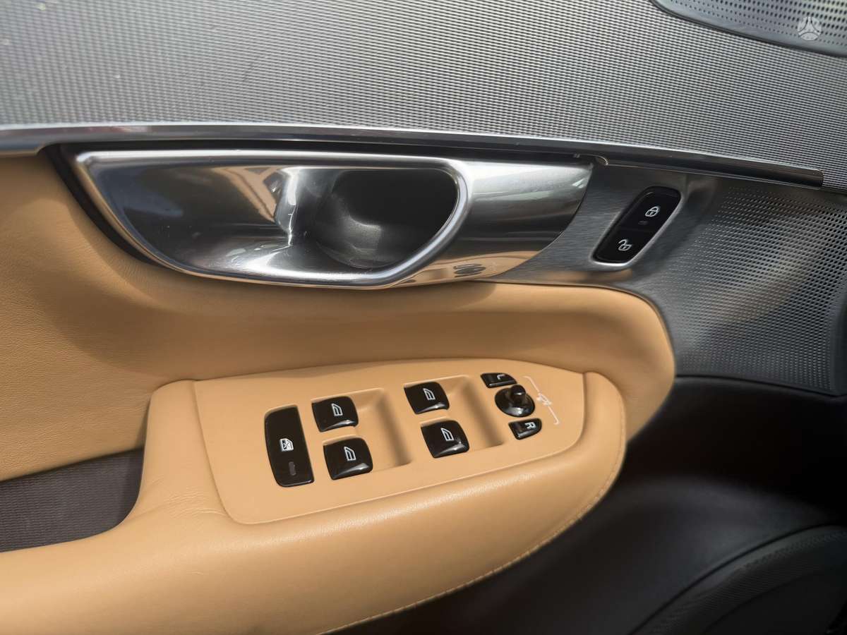 Volvo XC90 - 10