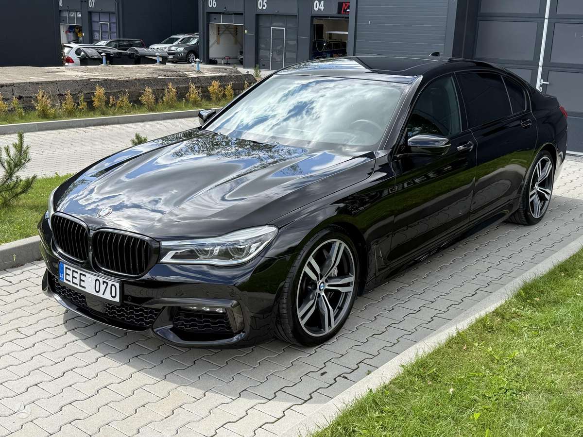 BMW 750, 4.4 l., Седан