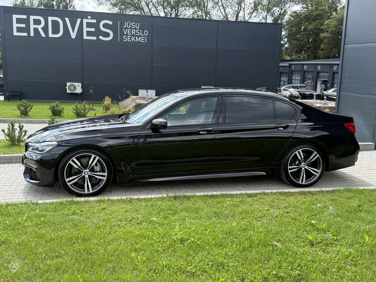 BMW 750, 4.4 l., Седан