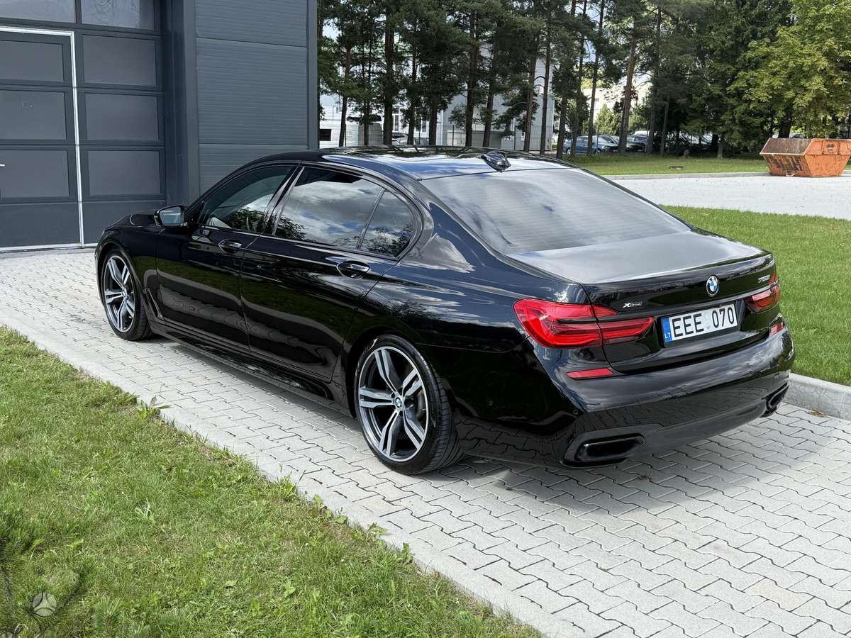 BMW 750, 4.4 l., Седан