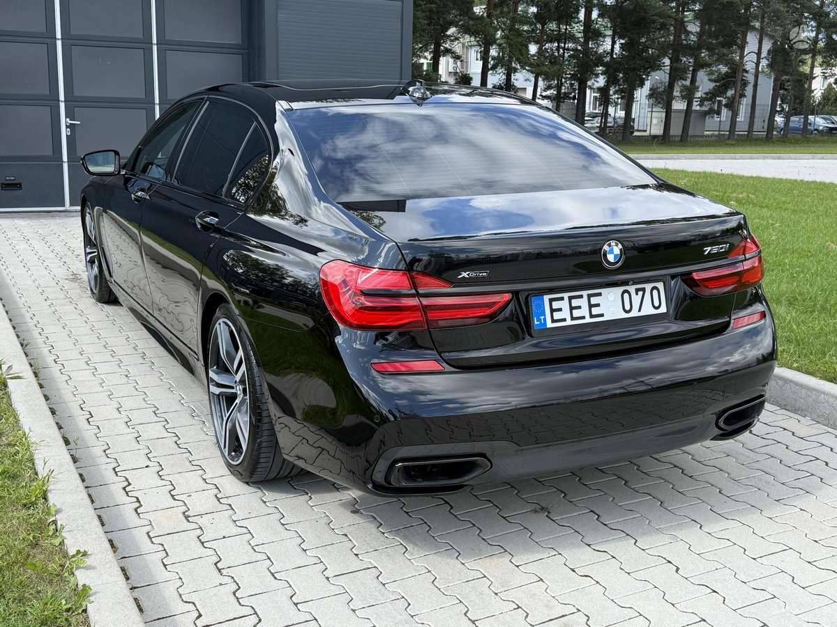 BMW 750, 4.4 l., Седан