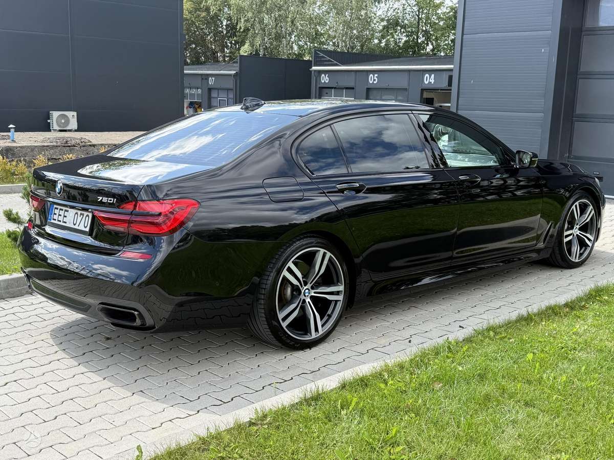 BMW 750, 4.4 l., Седан