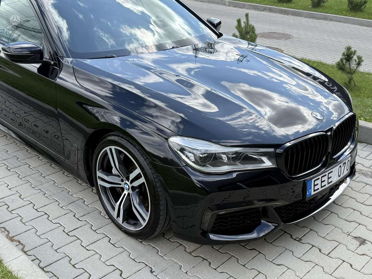BMW 750, 4.4 l., Седан