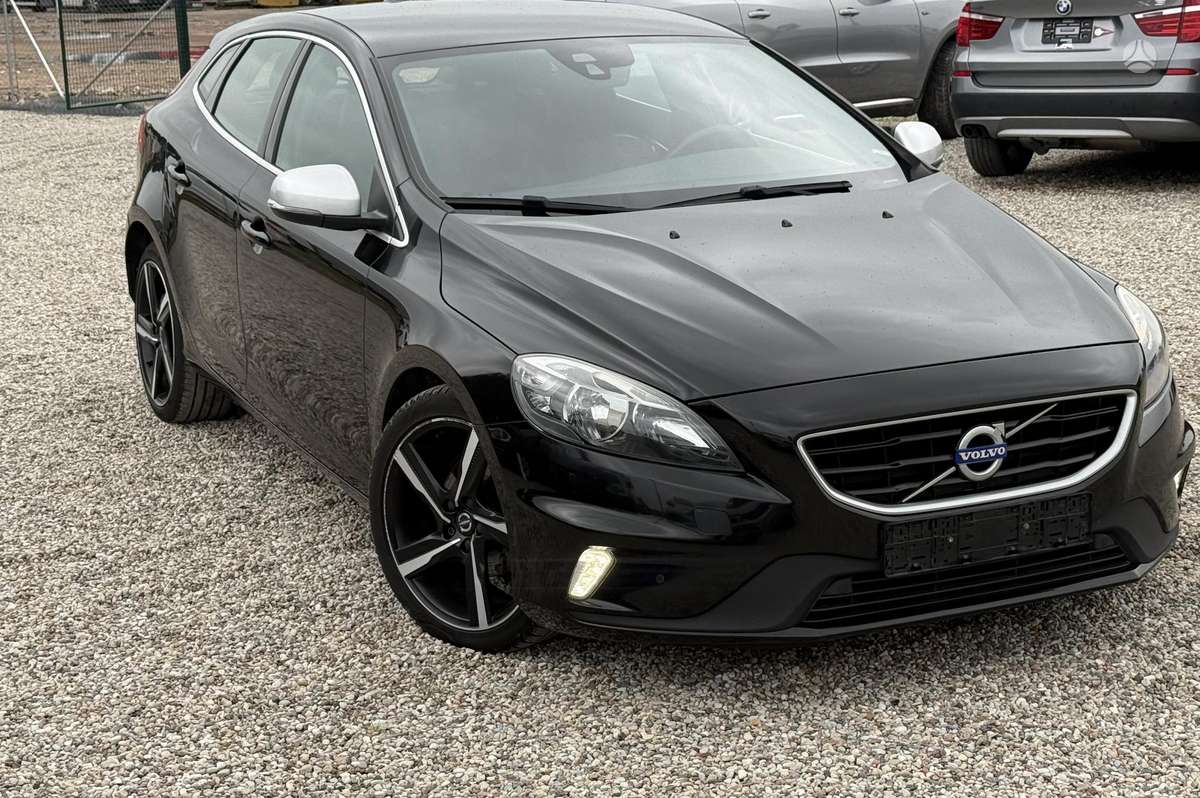 Volvo V40, 2.0 l., hatchback