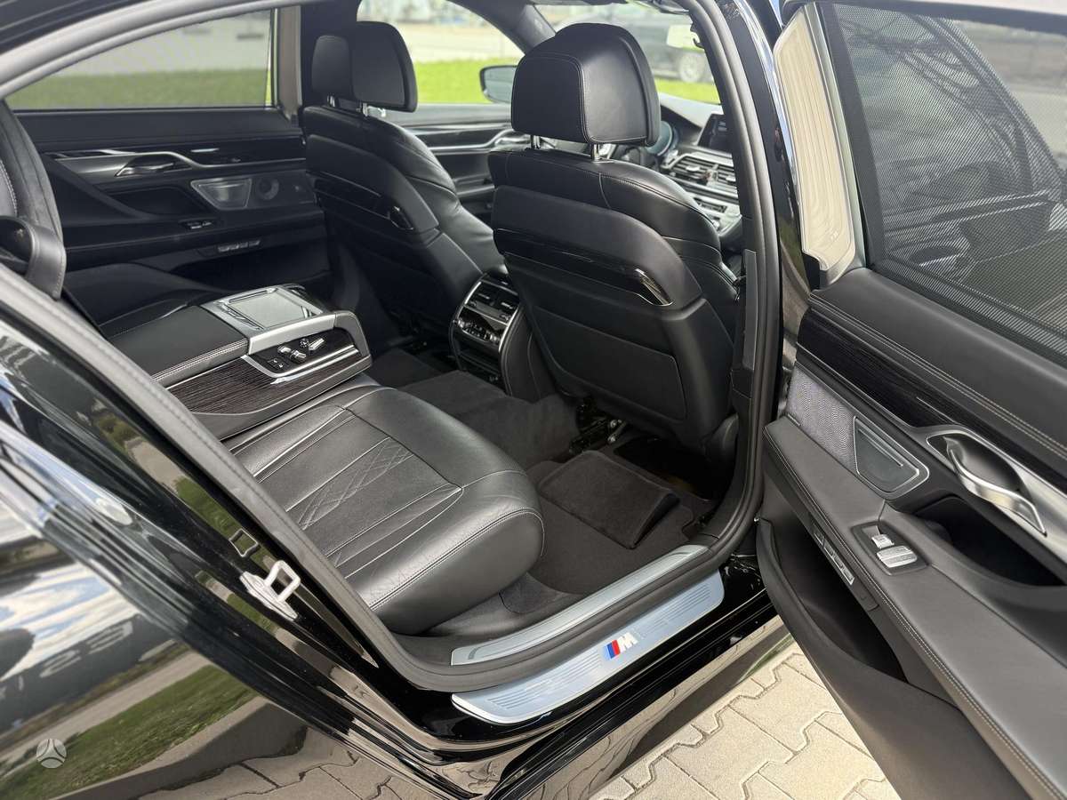 BMW 750, 4.4 l., Седан