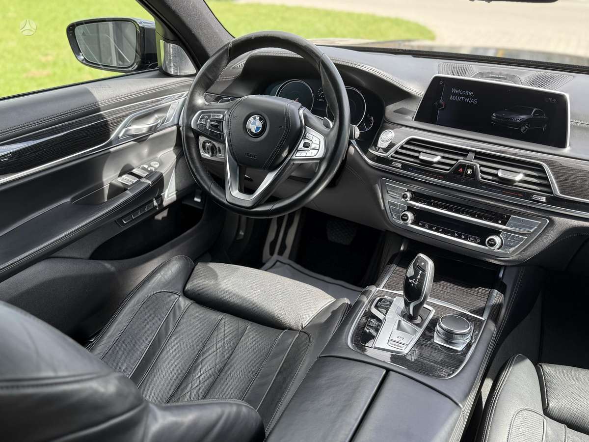BMW 750, 4.4 l., Седан