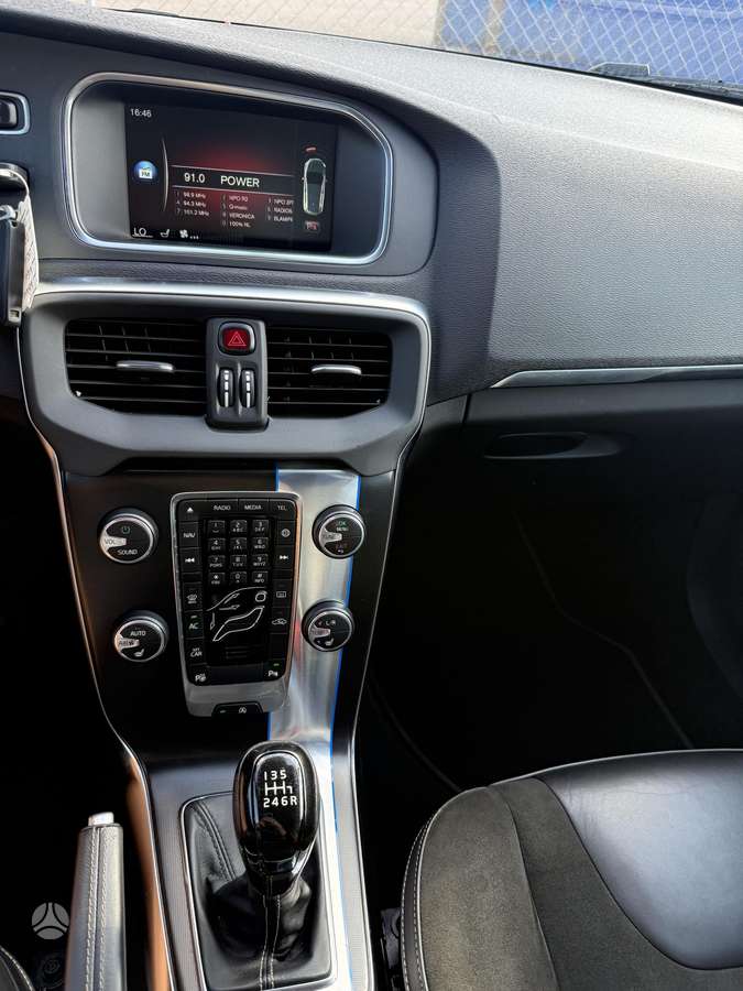 Volvo V40, 2.0 l., Хэтчбек