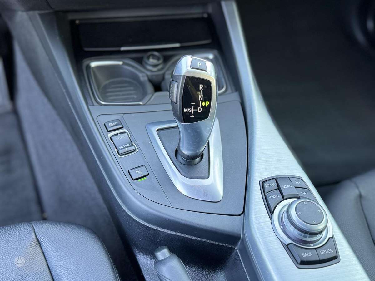 BMW 118, 2.0 l., hatchback