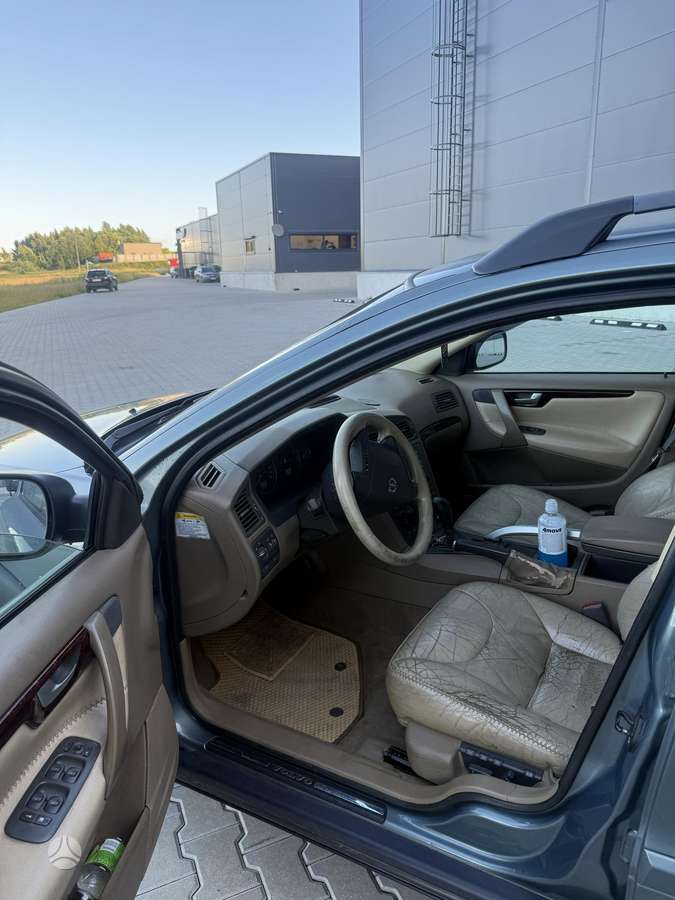 Volvo XC70, 2.4 l., wagon