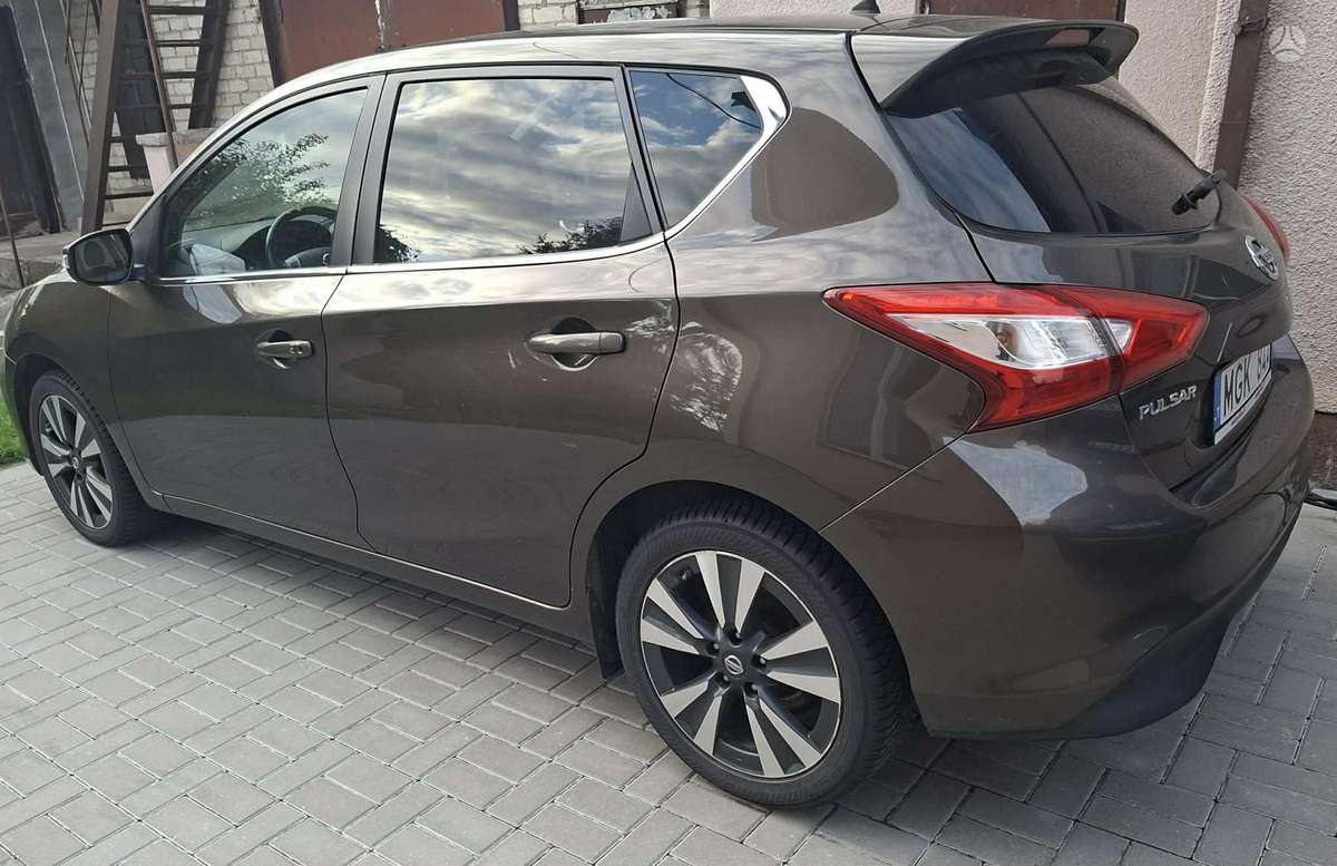 Nissan Pulsar, 1.2 l., Хэтчбек