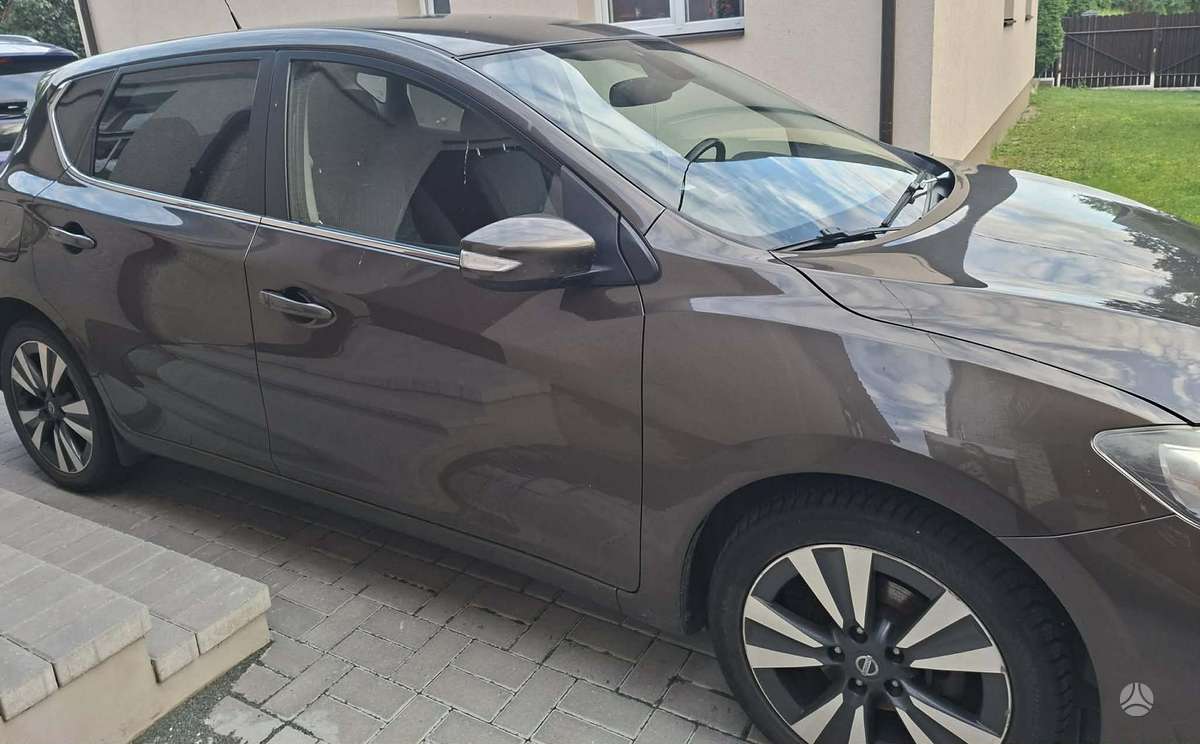 Nissan Pulsar, 1.2 l., Хэтчбек
