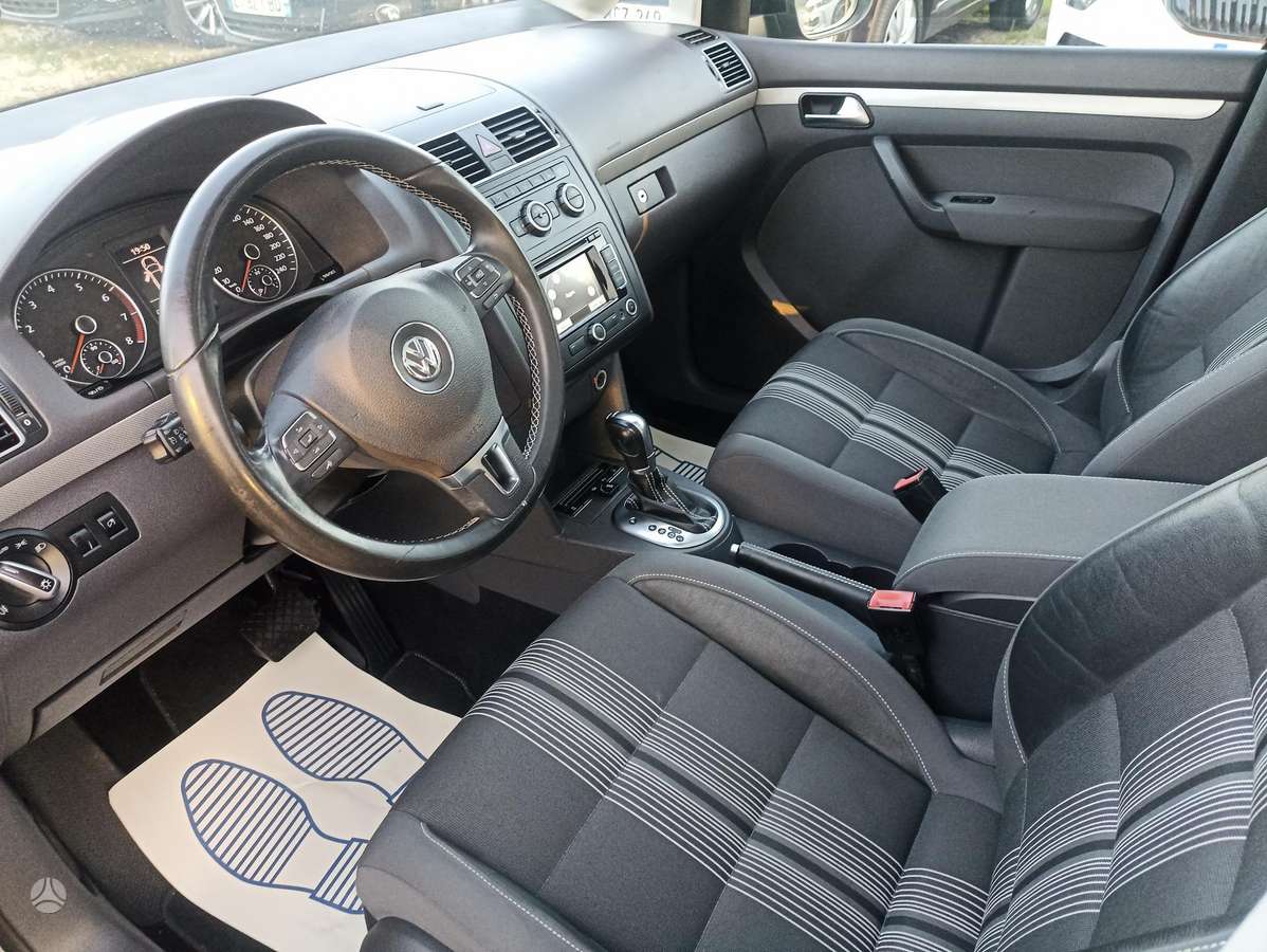 Volkswagen Touran - 11