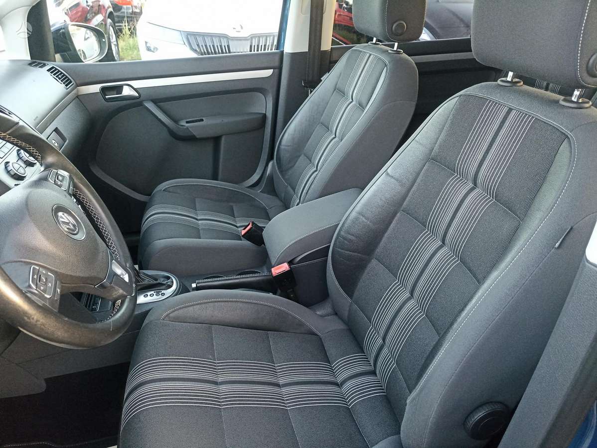 Volkswagen Touran - 12
