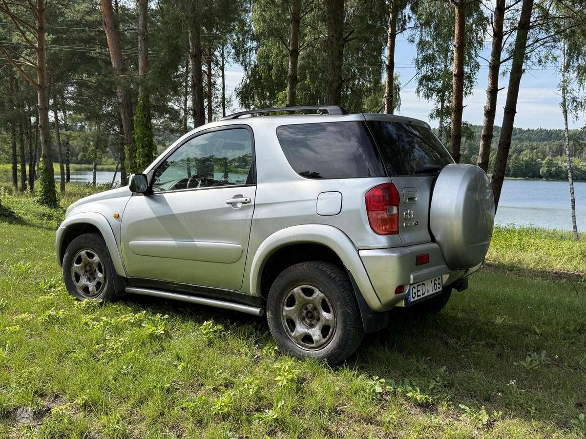 Toyota RAV4 - 1