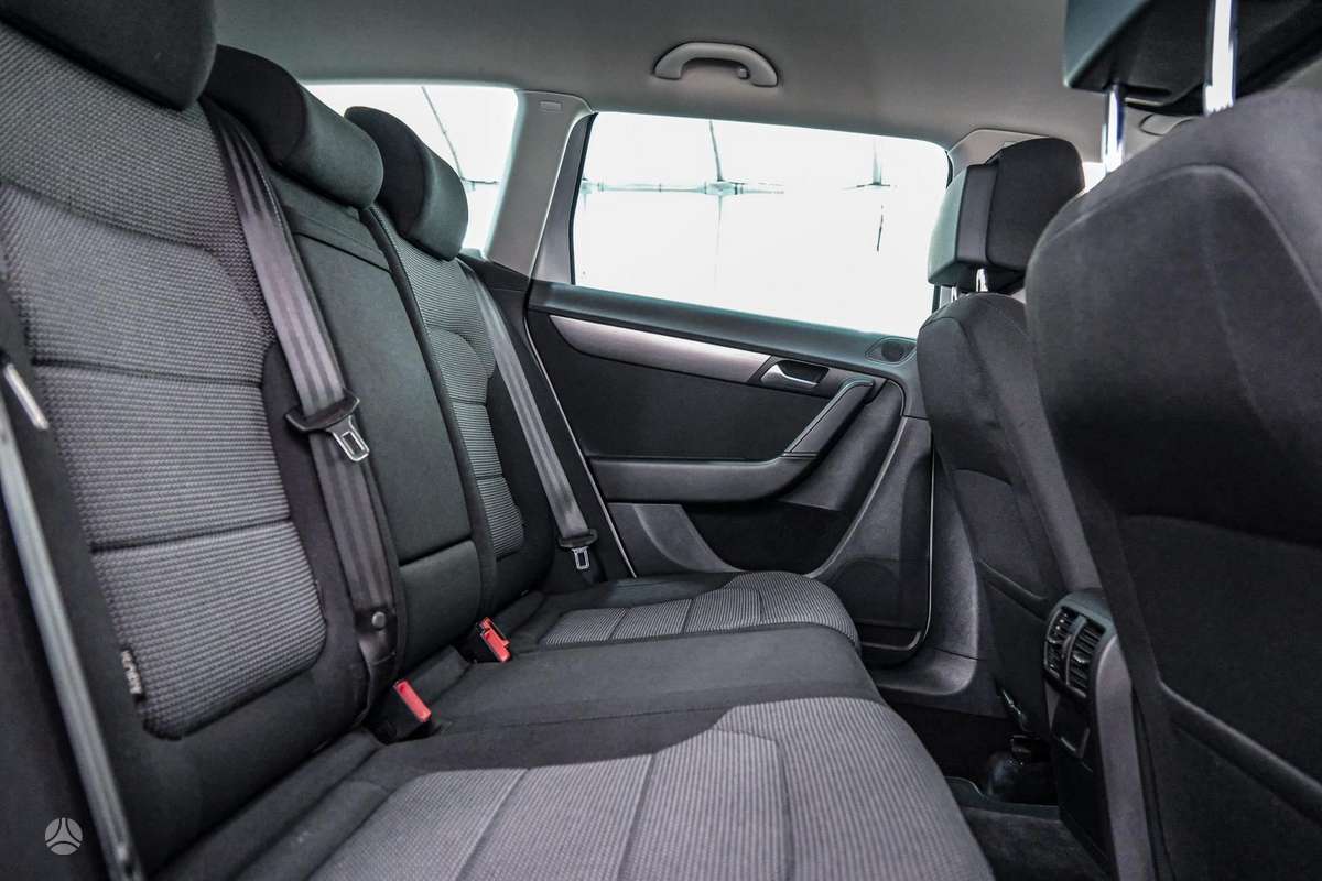 Volkswagen Passat - 10