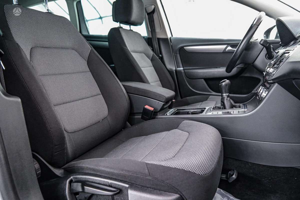 Volkswagen Passat - 12