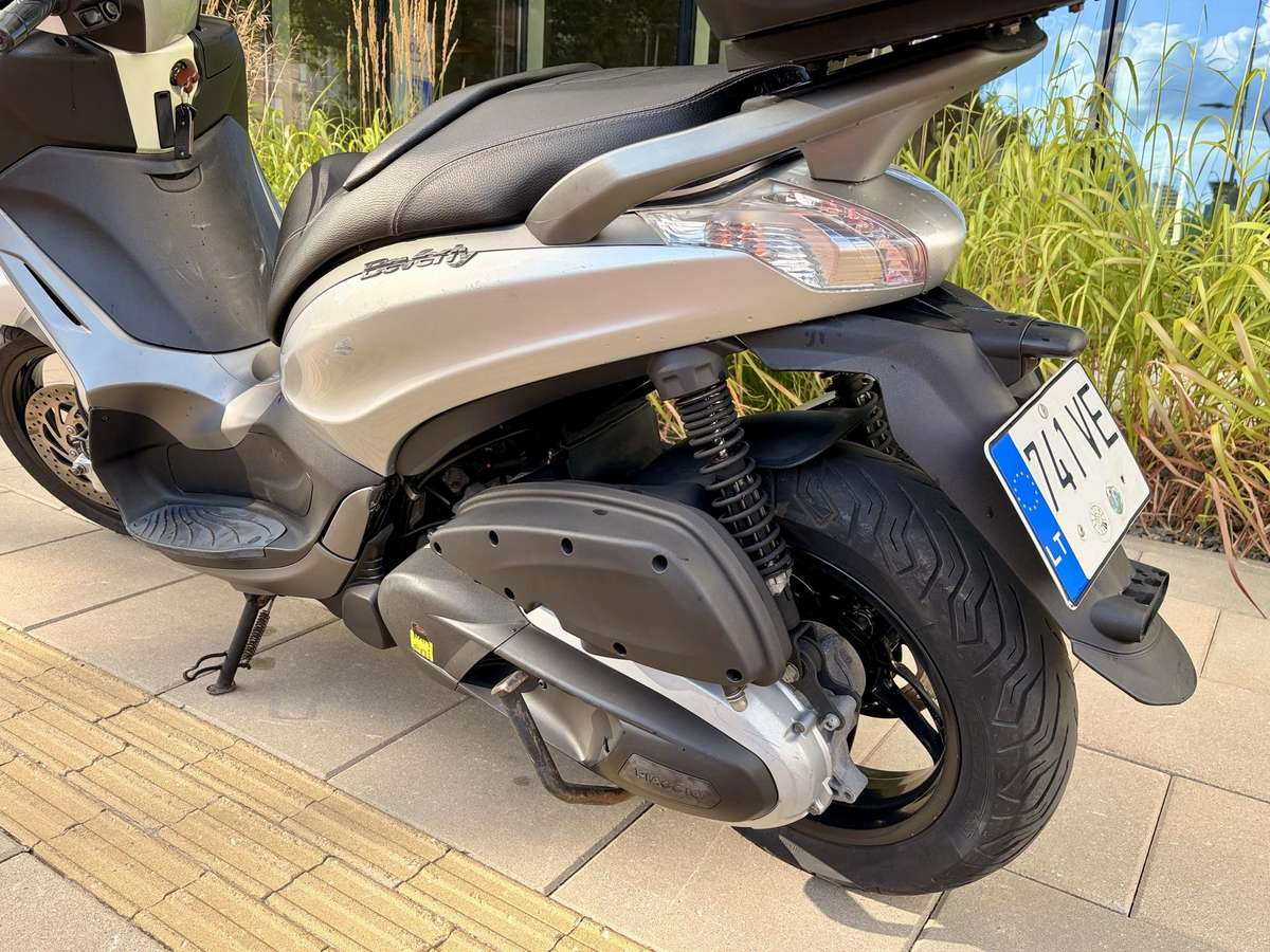 Piaggio Beverly 330cc, мотороллеры / мопеды