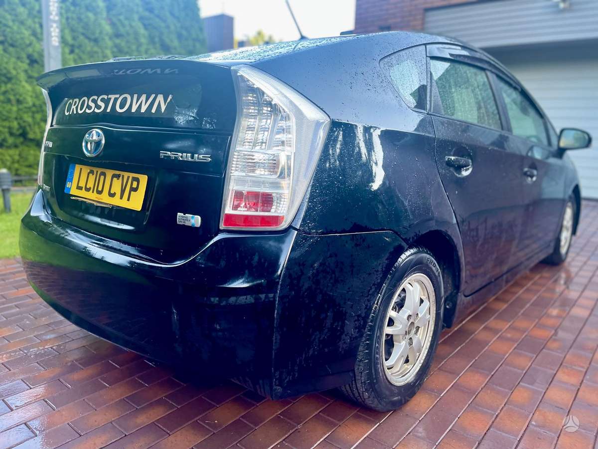 Toyota Prius - 4