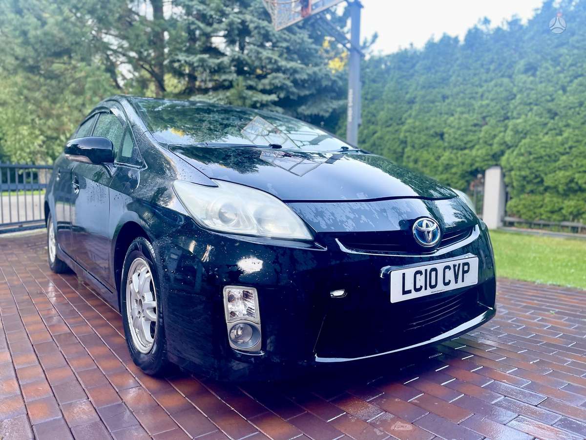 Toyota Prius - 3