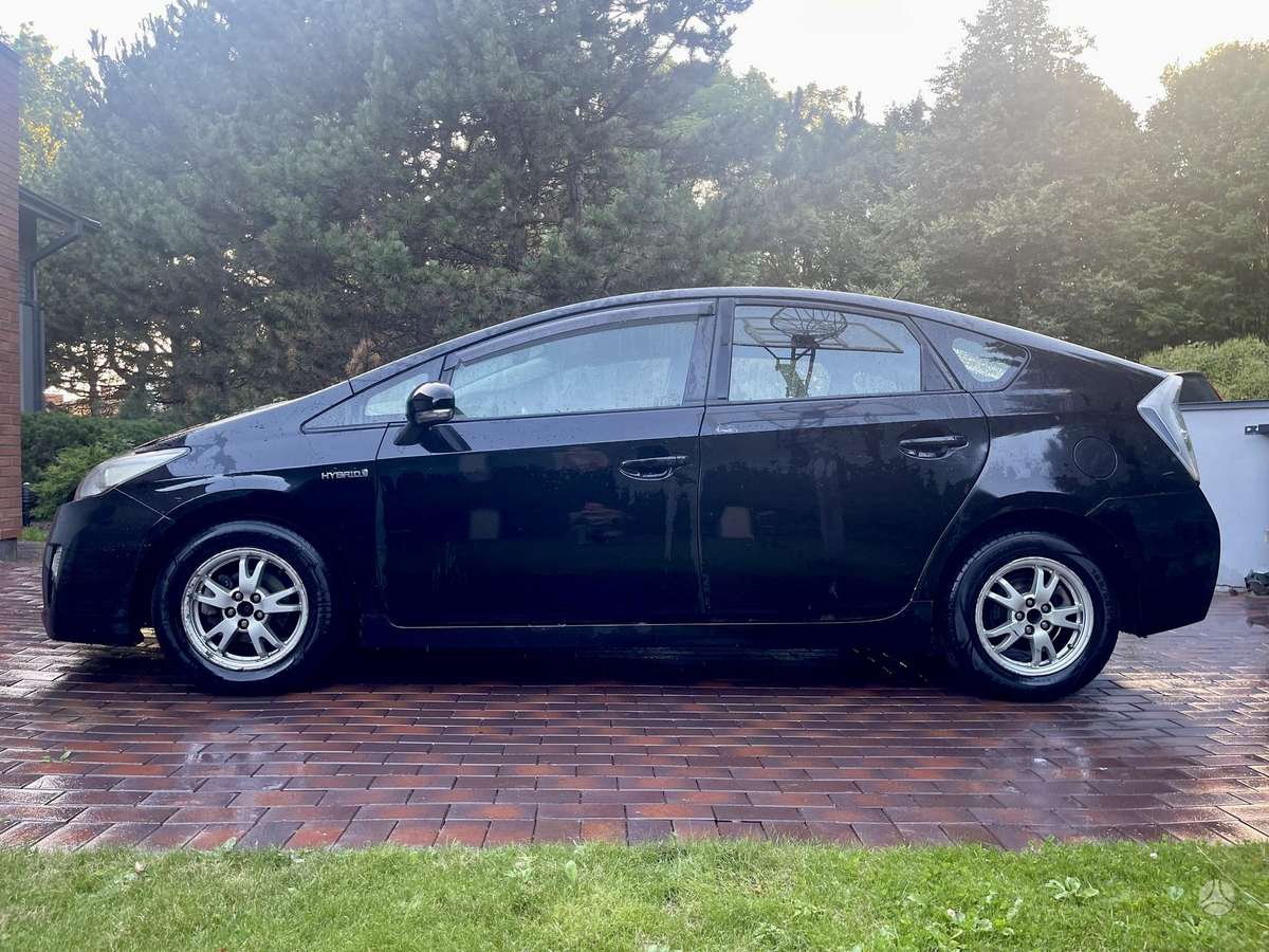Toyota Prius - 5