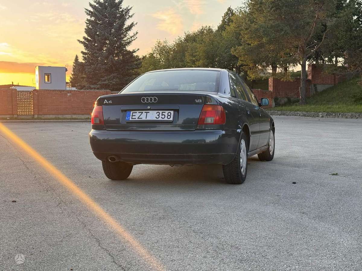 Audi A4, 1.8 l., Седан
