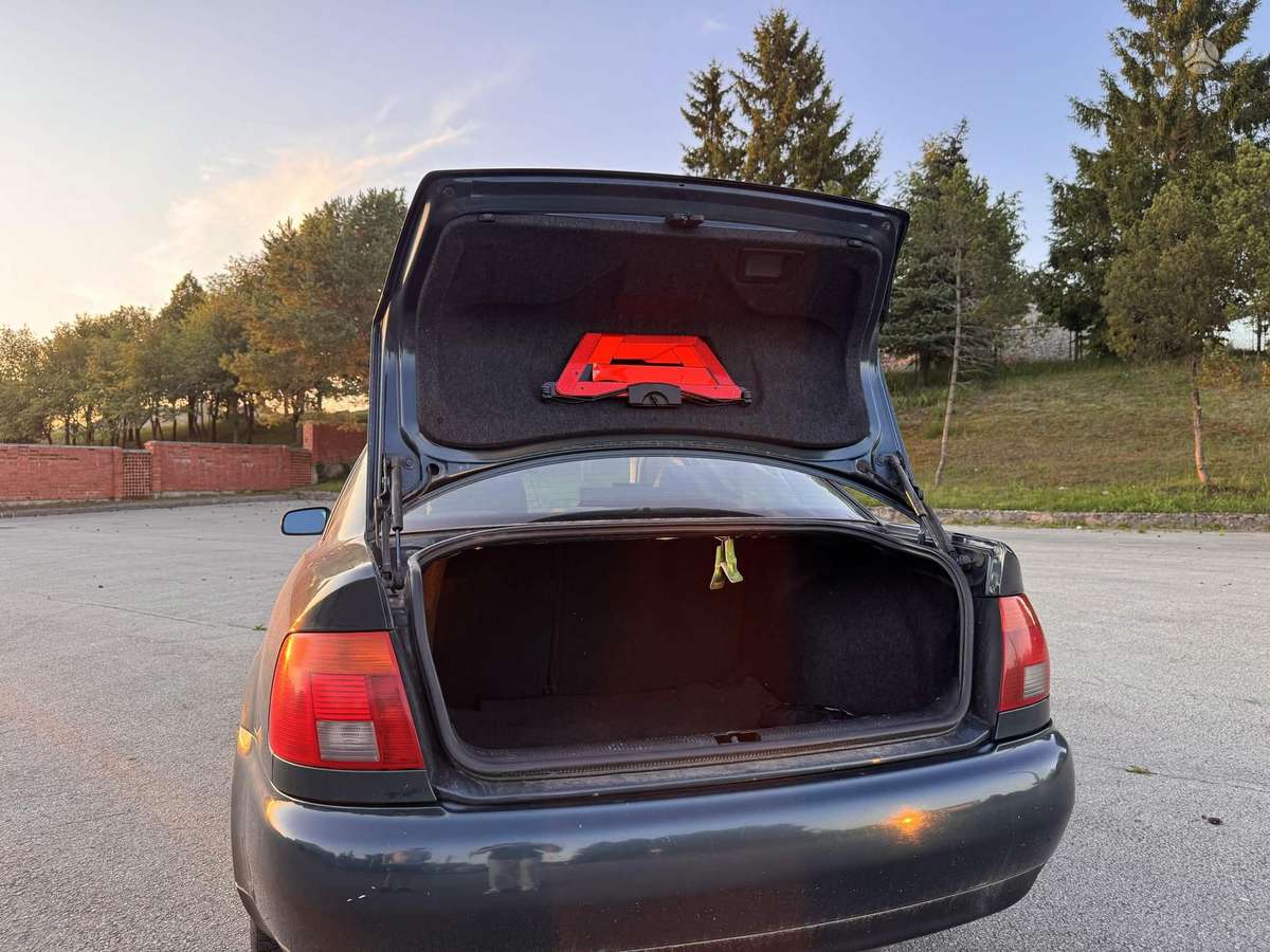Audi A4, 1.8 l., Седан