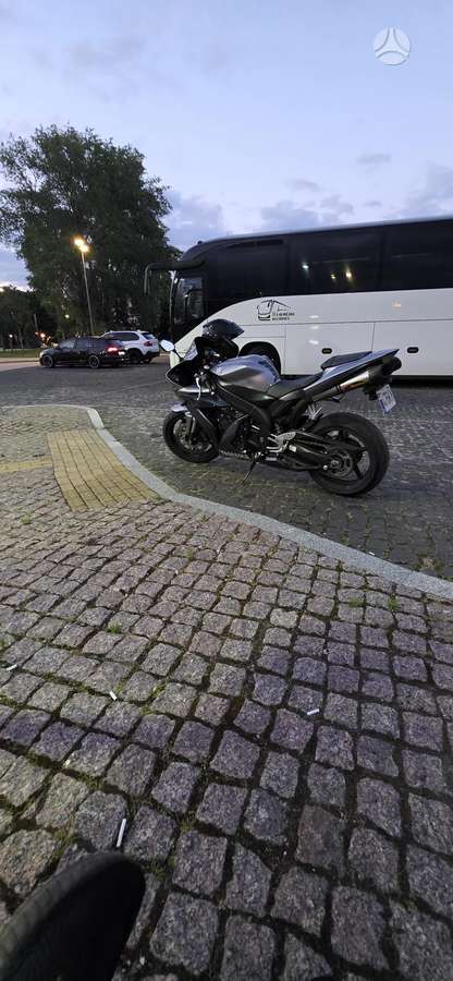 Yamaha R1 1000cc, superbikes