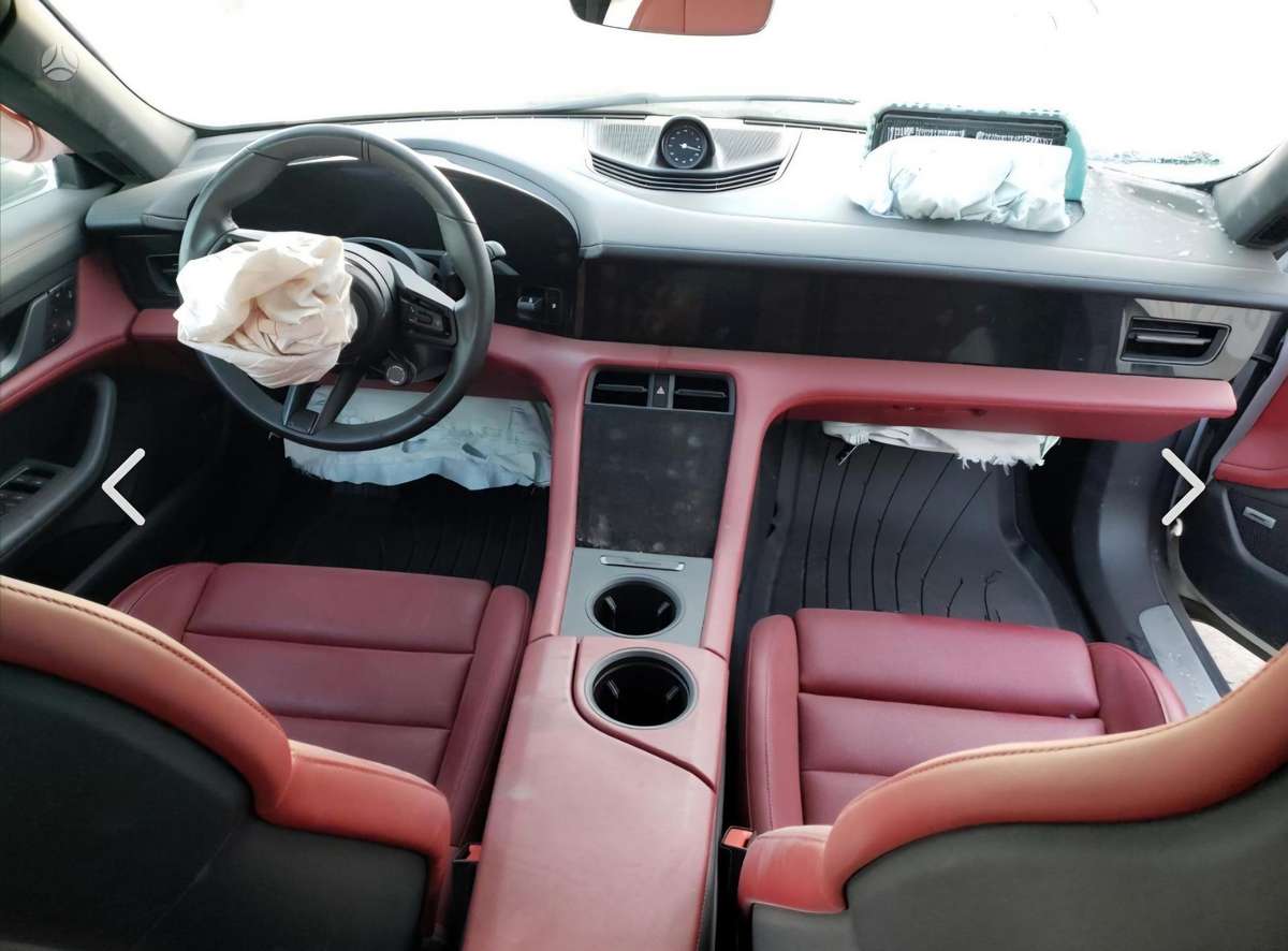 Porsche Taycan - 7