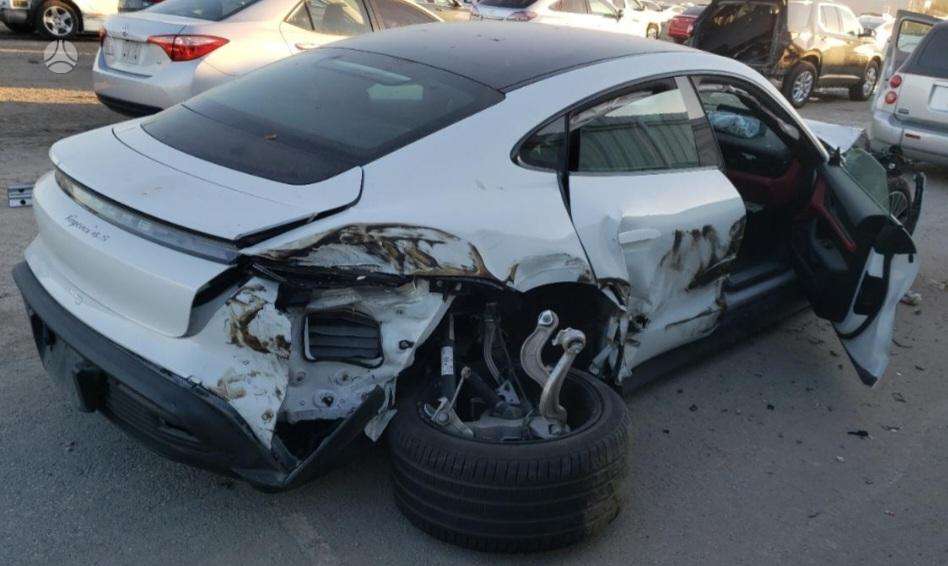Porsche Taycan - 3