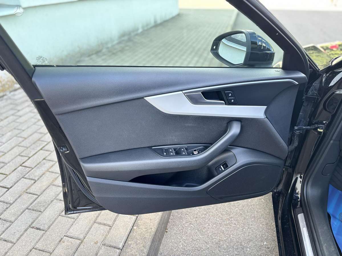 Audi A4, 2.0 l., Седан