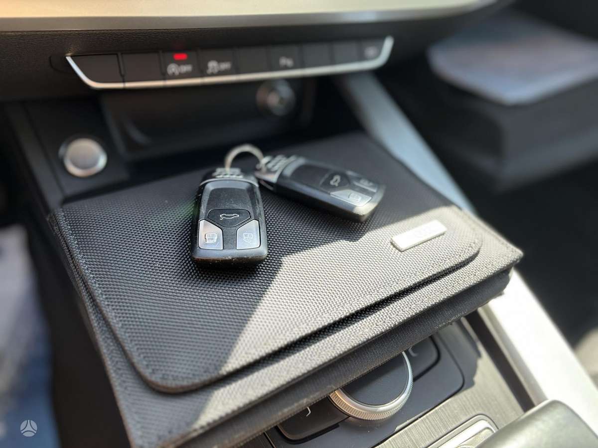 Audi A4, 2.0 l., Седан