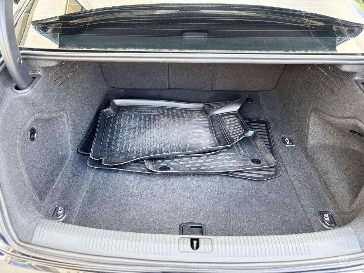 Audi A4, 2.0 l., Седан
