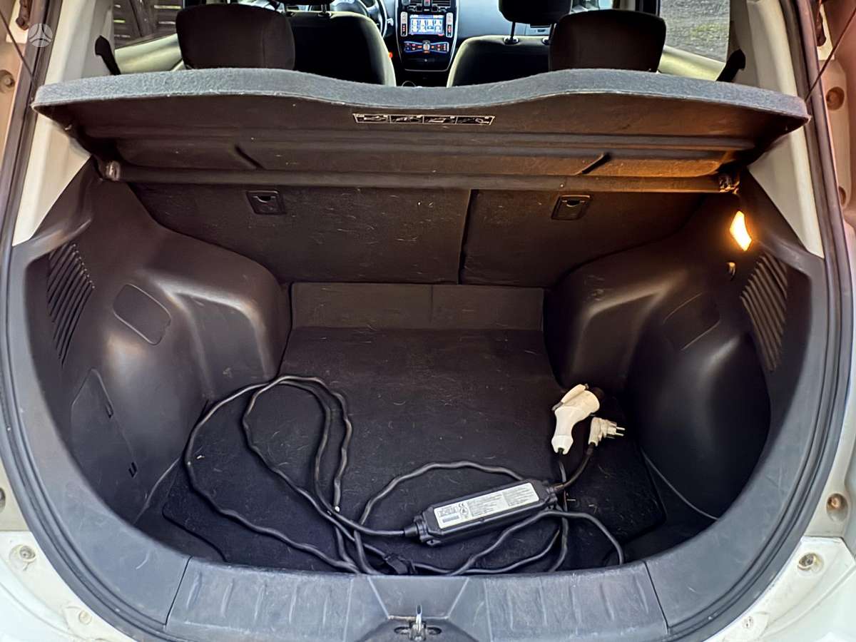 Nissan Leaf, 24 kWh, hatchback