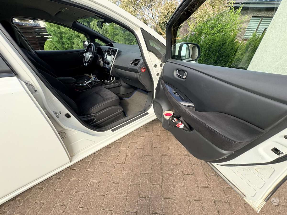 Nissan Leaf, 24 kWh, hatchback