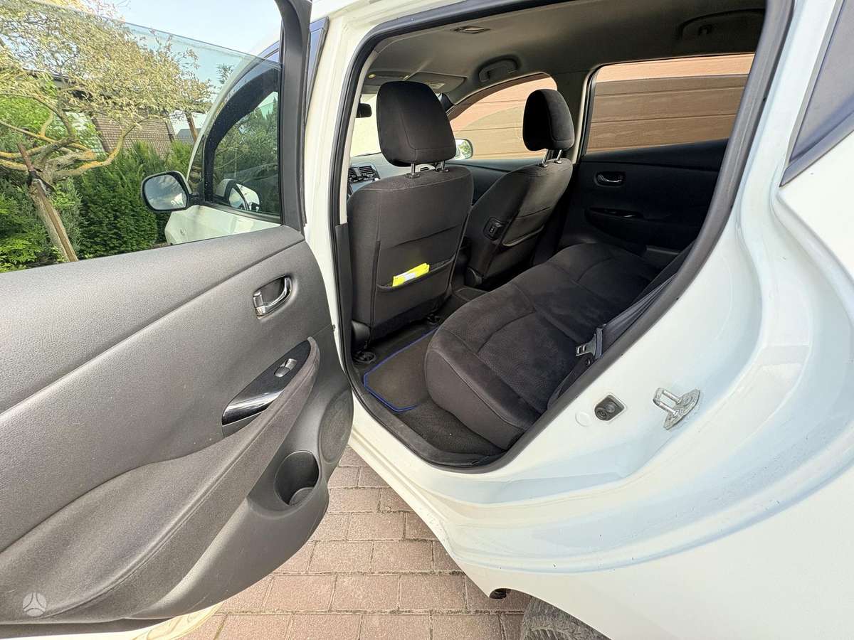 Nissan Leaf, 24 kWh, hatchback