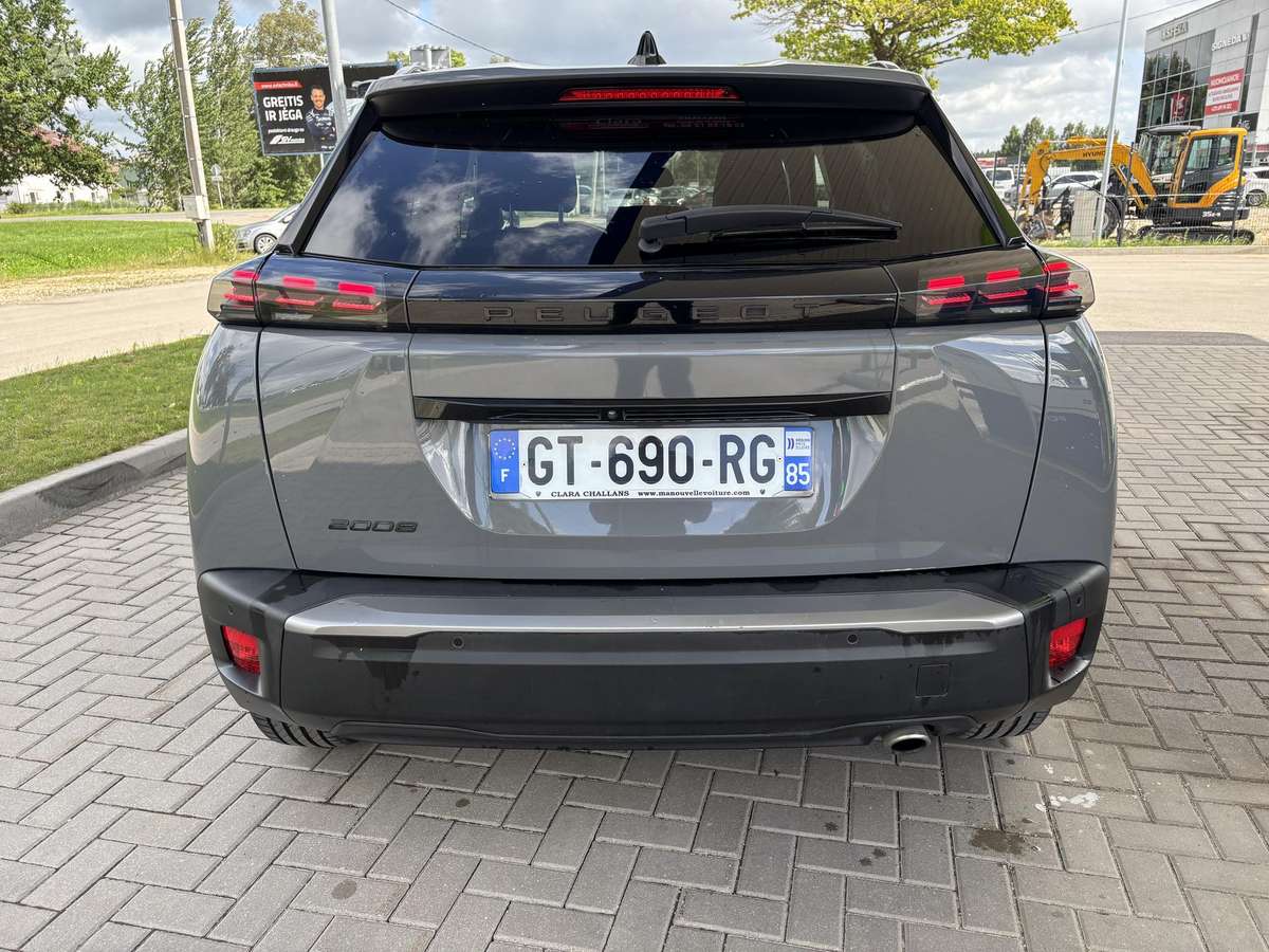 Peugeot 2008 - 8
