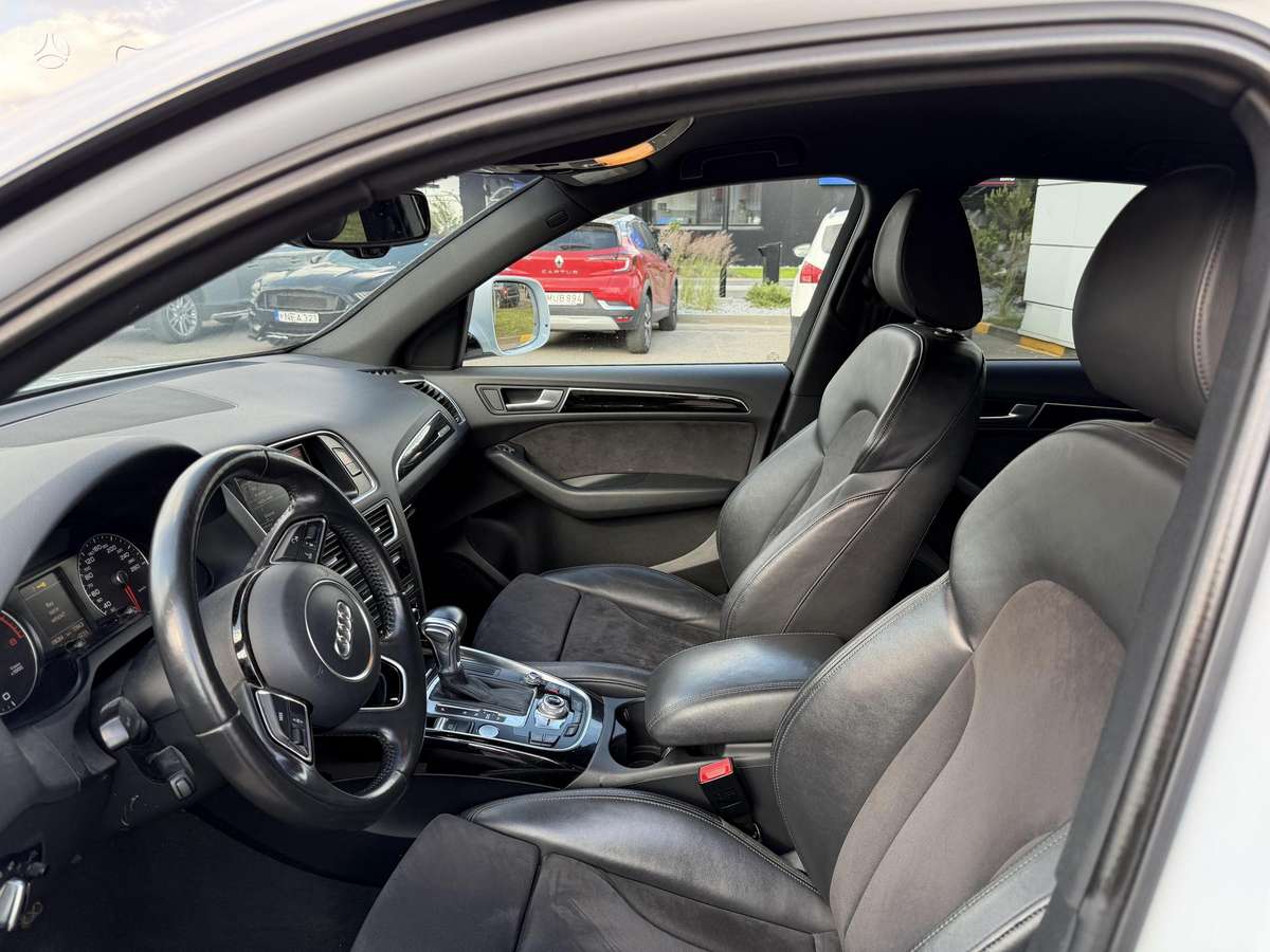 Audi Q5, 2.0 l., off-road / crossover