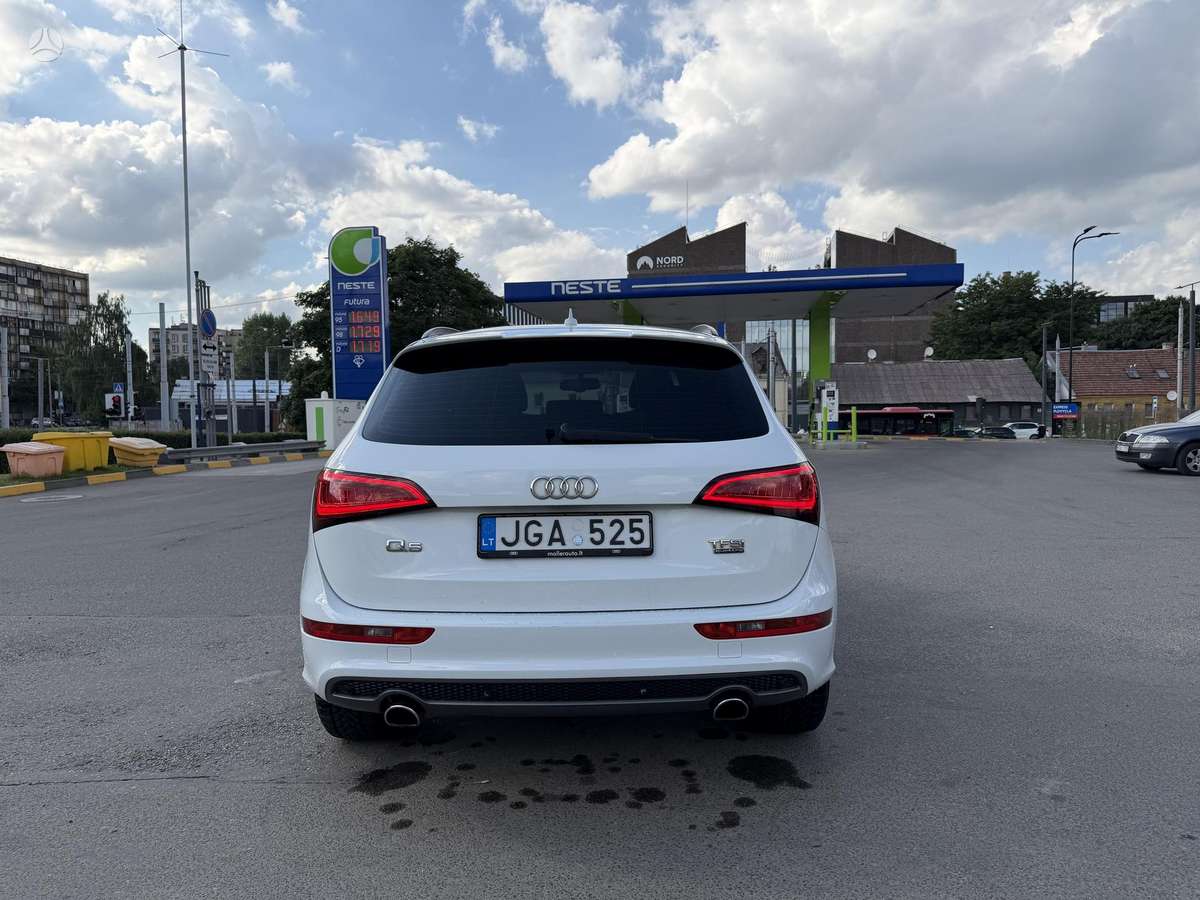 Audi Q5, 2.0 l., off-road / crossover