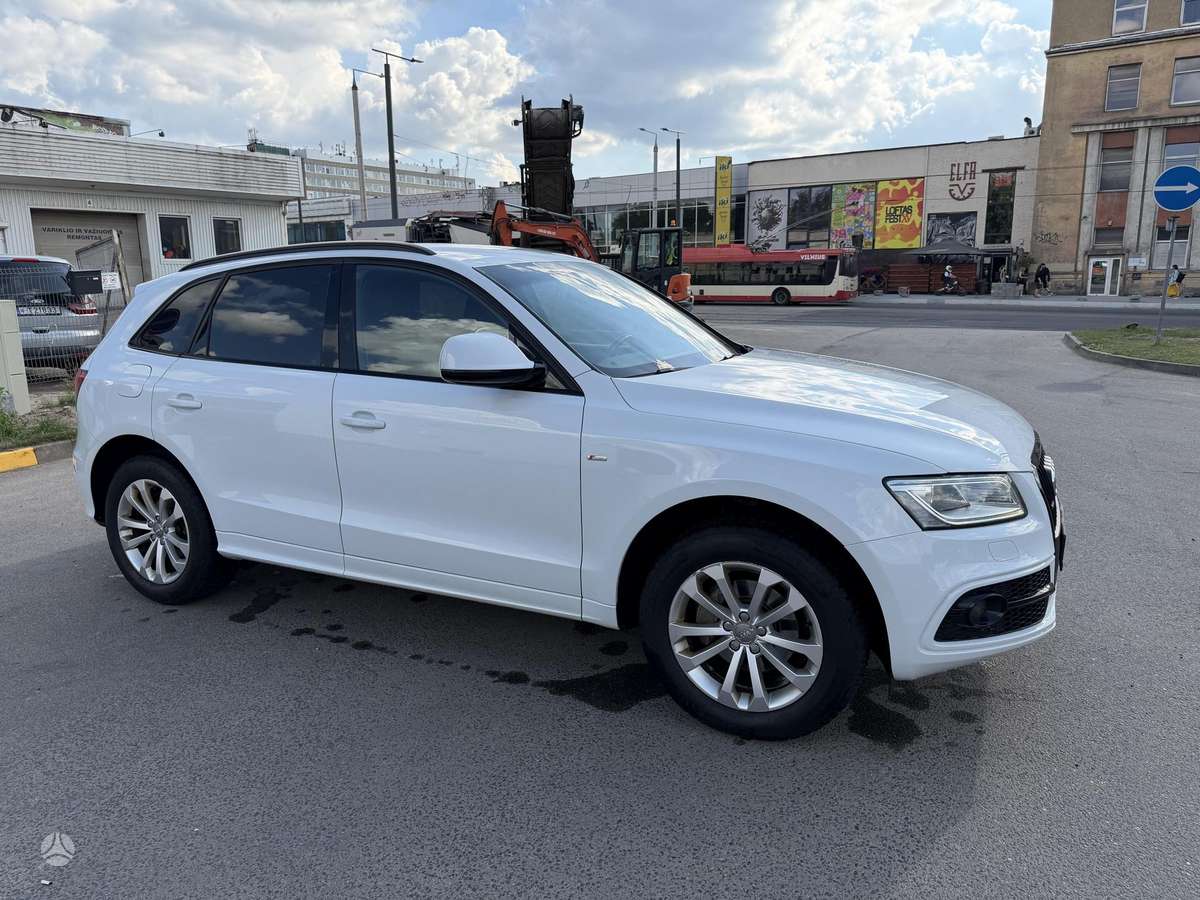 Audi Q5, 2.0 l., off-road / crossover