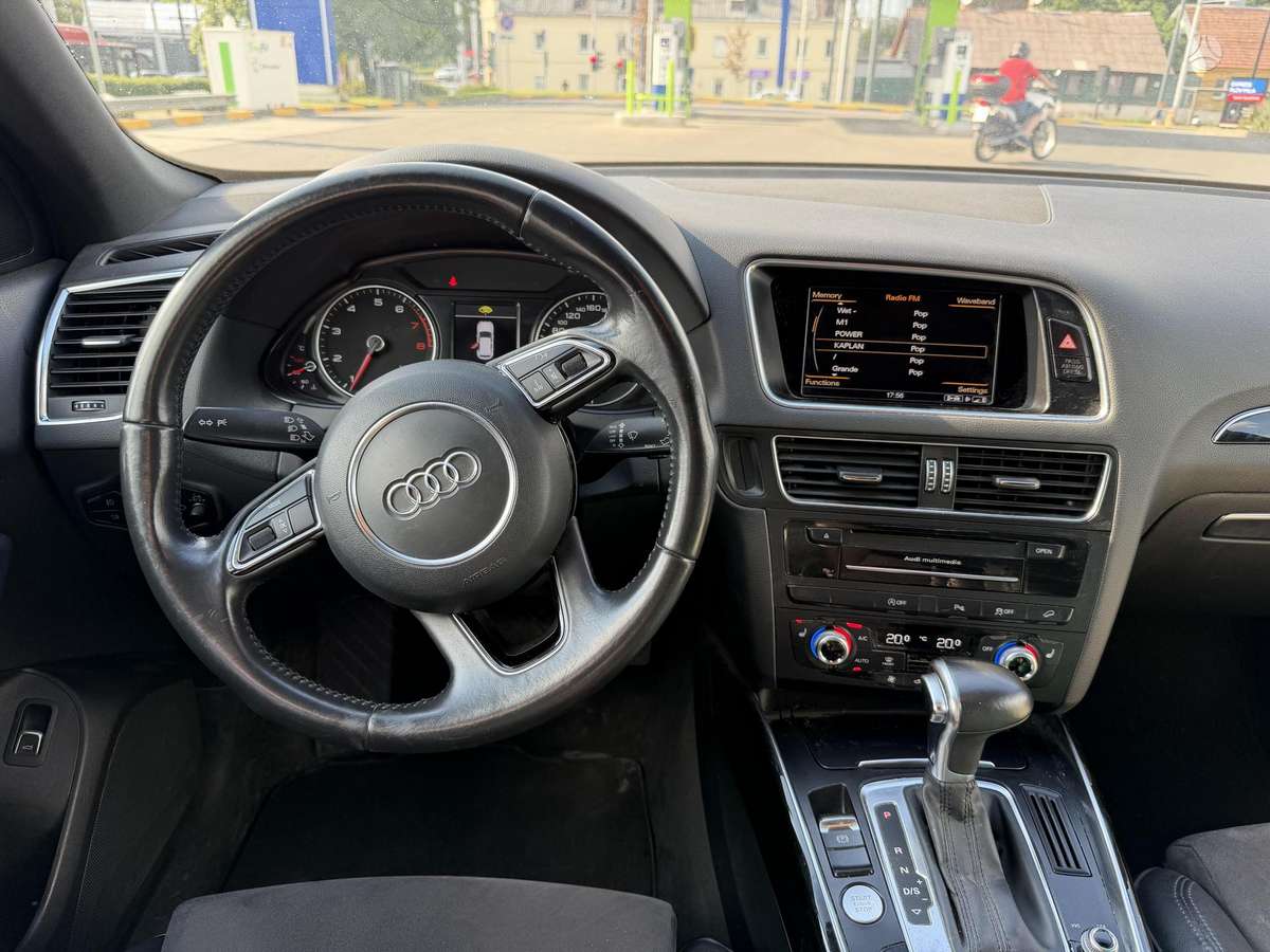 Audi Q5, 2.0 l., off-road / crossover