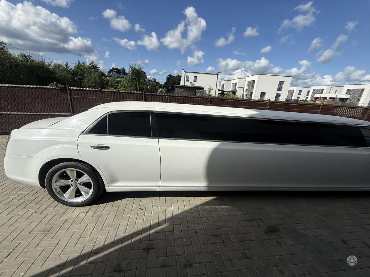 Chrysler 300C, 3.6 l., Лимузин