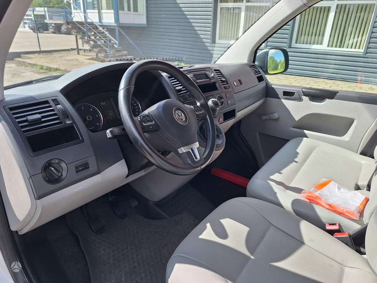 Volkswagen Transporter - 9