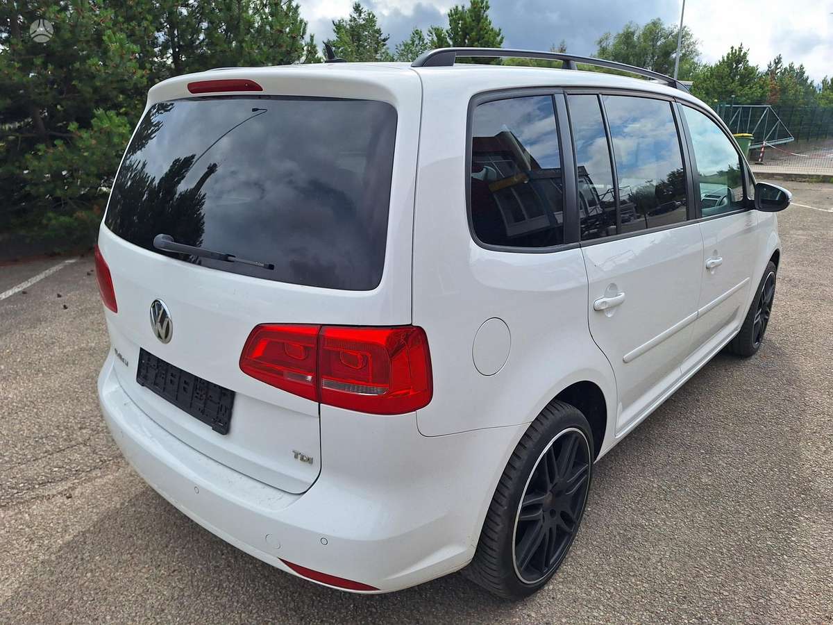 Volkswagen Touran - 4