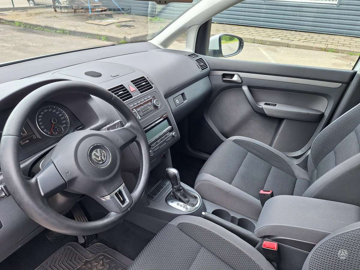 Volkswagen Touran - 8