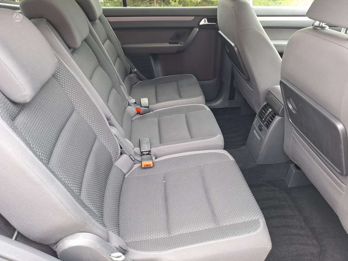 Volkswagen Touran - 10