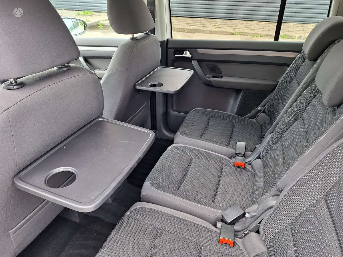 Volkswagen Touran - 11