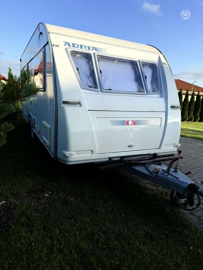 Adria Adora, prikabinami nameliai