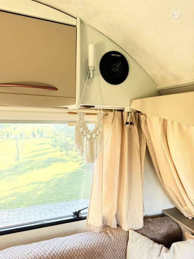 Adria Adora, prikabinami nameliai