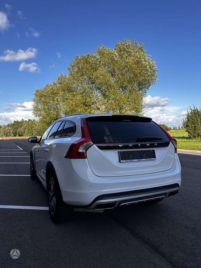 Volvo V60 Cross Country - 8