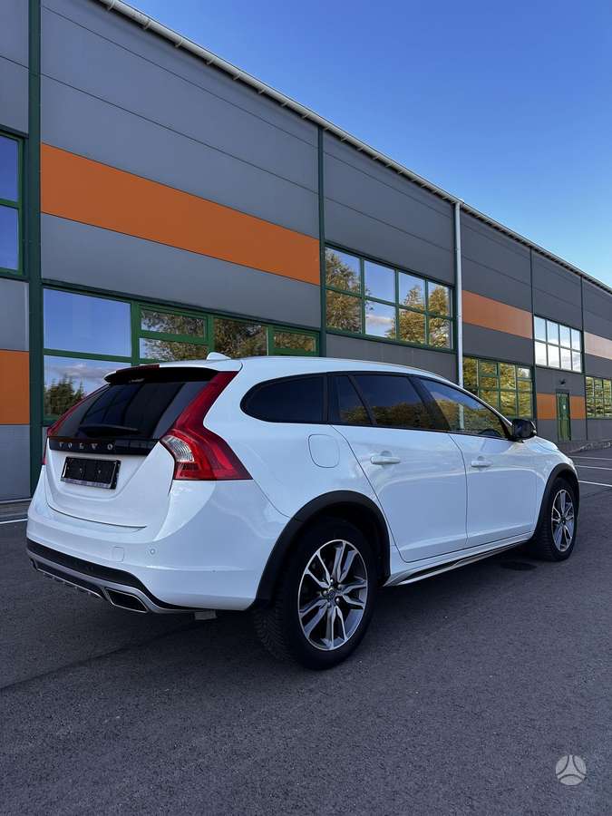Volvo V60 Cross Country - 6